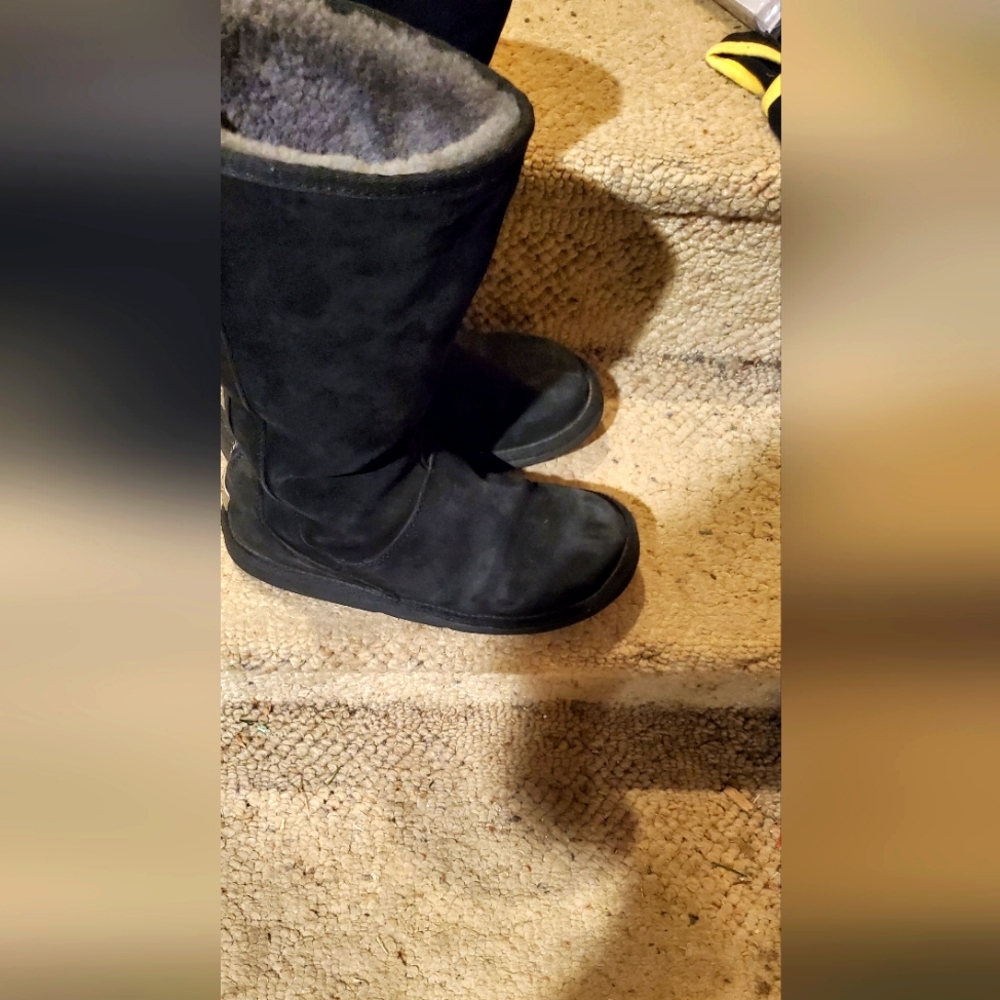 UGG Boots F3009H black sz 9